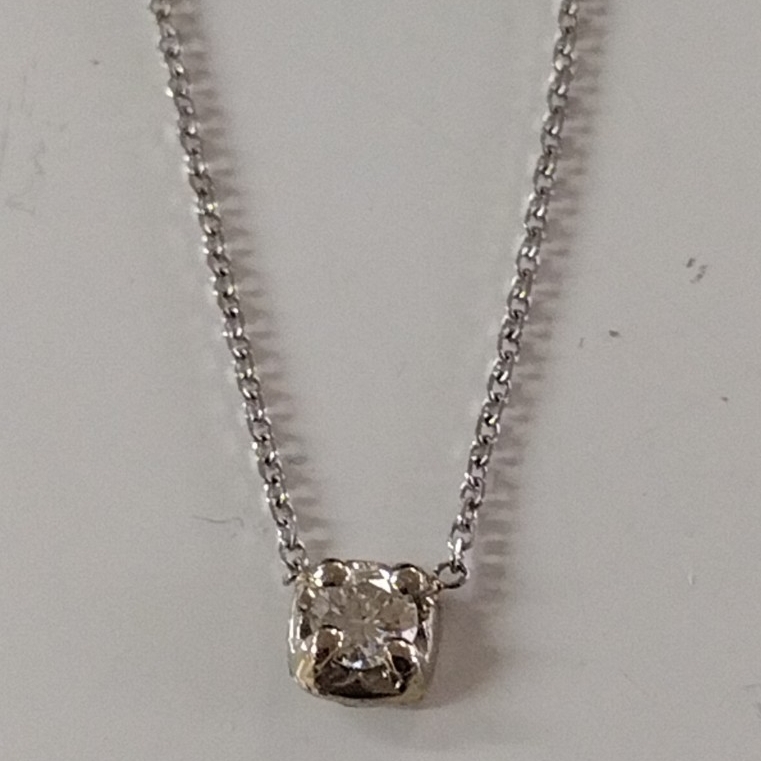 10 Kt White Gold Necklace With Diamond Pendant